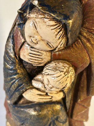 Escultura religiosa familia abrazo