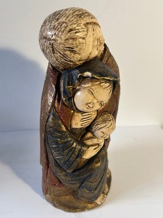 Escultura religiosa familia abrazo