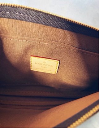 Pochette Louis Vuitton Marrón