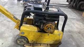 Bandeja vibratoria compactadora