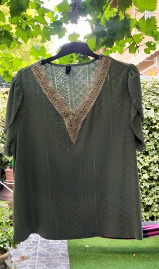 Blusa calada con encaje
