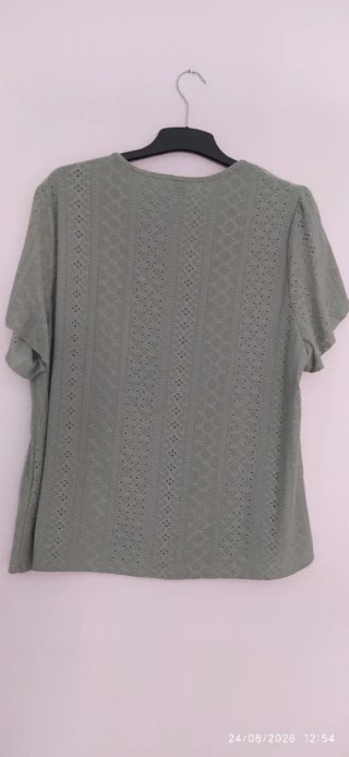 Blusa calada con encaje