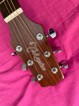 Guitarra electroacústica Takamine -G SERIES-.