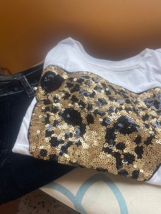 Blusa lentejuelas y pantalón pana