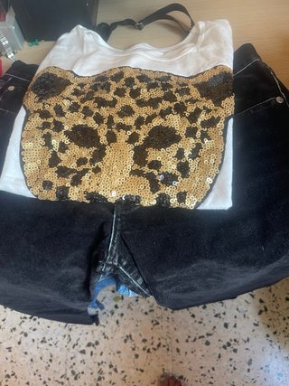 Blusa lentejuelas y pantalón pana
