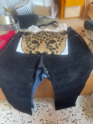 Blusa lentejuelas y pantalón pana