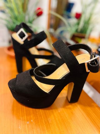 Zapatos de tacón negros talla 38