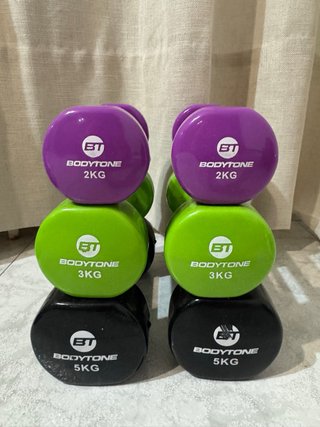 Equipo de gimnasio: pesas, mancuernas y más