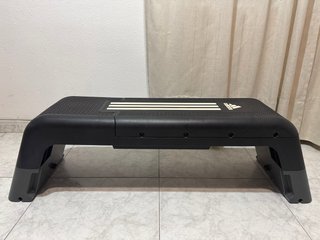 Equipo de gimnasio: pesas, mancuernas y más