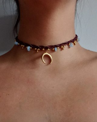Collar macramé con luna y piedras azules