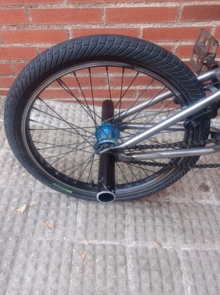 Bicicleta BMX plateada