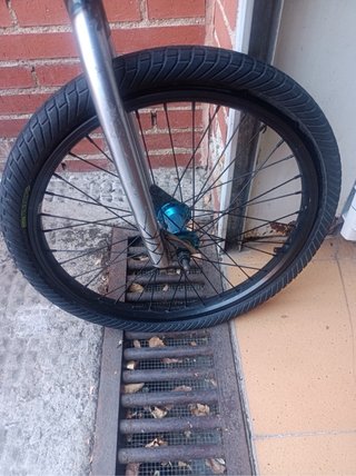 Bicicleta BMX plateada