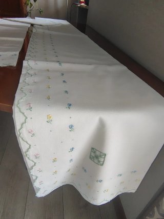 Lenzuolo matrimoniale con federe ricamate