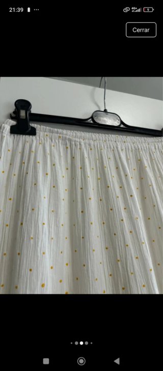Falda midi blanca con topos dorados