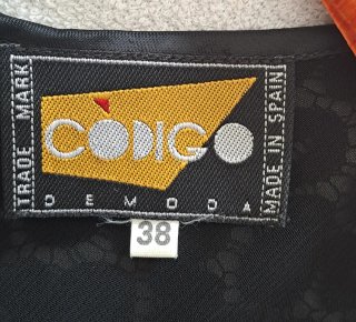 Vestido negro corto con lazo