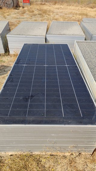 LOTE 100 PLACAS SOLARES DE 695 WATIOS.LEER DESCRIP