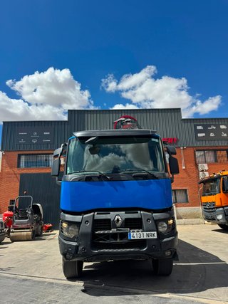 Renault T520 8x4 Camión Volquete