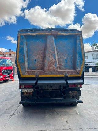 Renault T520 8x4 Camión Volquete