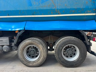 Renault T520 8x4 Camión Volquete
