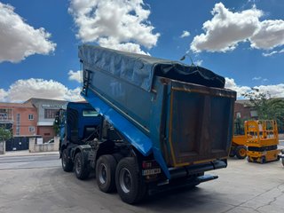 Renault T520 8x4 Camión Volquete