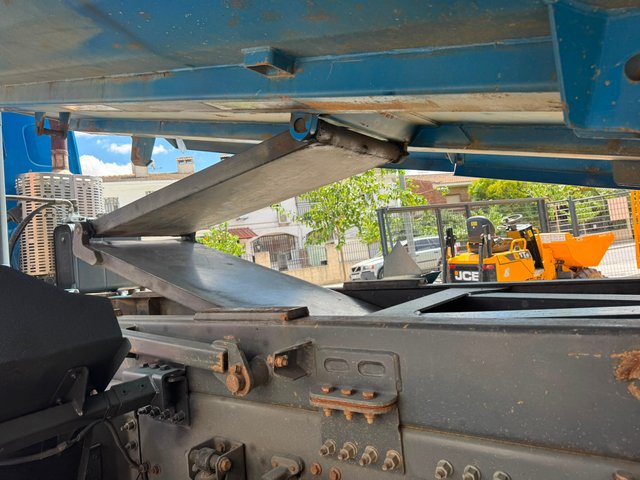 Renault T520 8x4 Camión Volquete