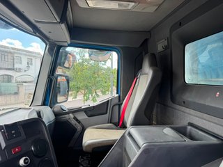 Renault T520 8x4 Camión Volquete