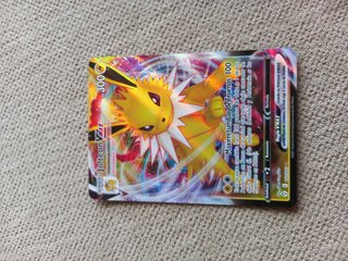 Carta Pokémon Jolteon VMAX