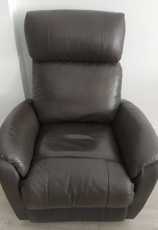 Sillón reclinable de cuero marrón