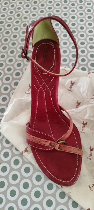 Sandalias Yanko Piel Tacón Fino Rojas