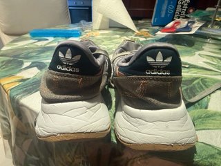 Zapatillas Adidas Grises y Plateadas