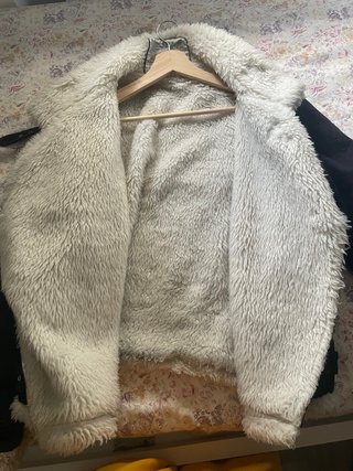 Chaqueta vaquera negra con borrego