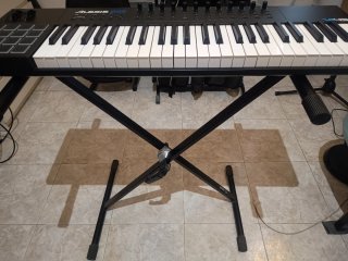 Alesis VI49 Controlador MIDI + Pedal + Soporte