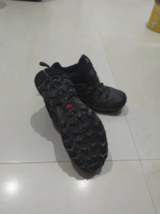 Zapatillas montaña Salomón .Talla 42.