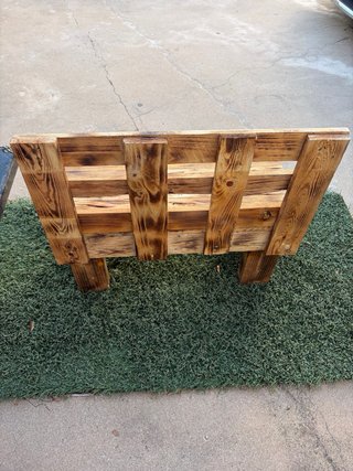 Panca artigianale in legno per giardino