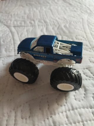 Camión Hot Wheels Monster Truck Bigfoot Azul