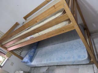 Tarima y colchón casi nuevos