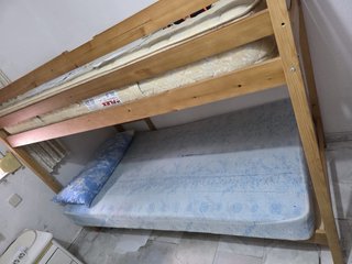 Tarima y colchón casi nuevos