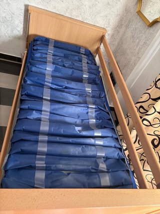 Cama eléctrica hospitalaria con colchón