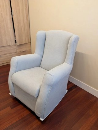 Sillón orejero balancín antimanchas