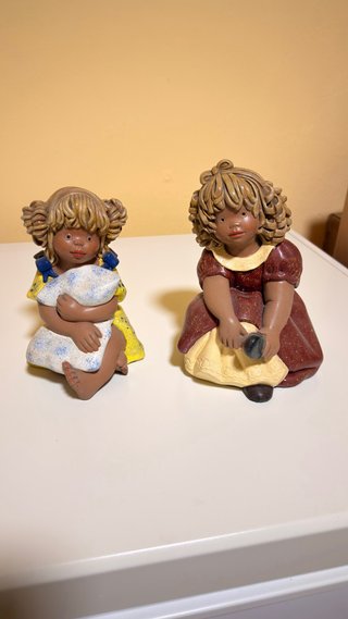 Due bambole in ceramica