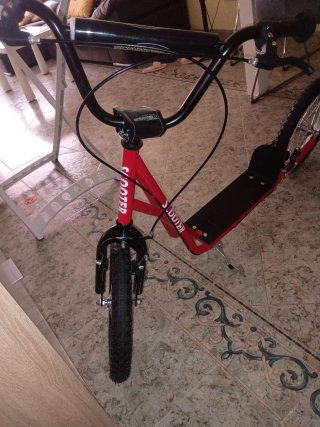 Patinete todoterreno rojo