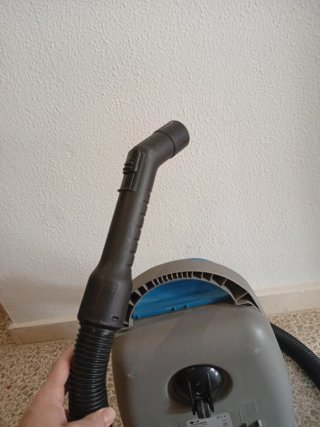 Aspiradora azul con manguera LG