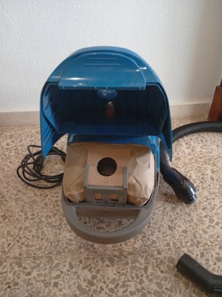 Aspiradora azul con manguera LG