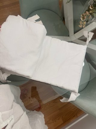 Chichoneras de cuna blancas