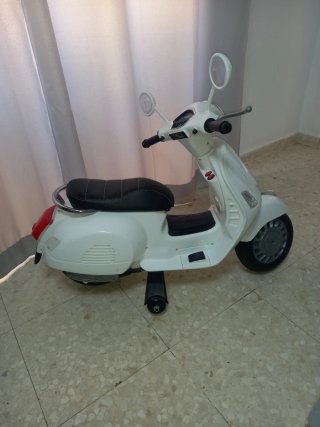 Moto Vespa Eléctrica Niños Blanca