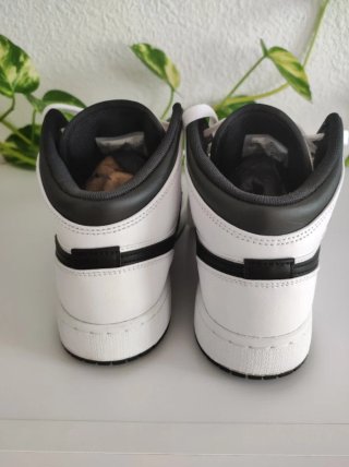 Nike Air Jordan 1 Mid Blancas Talla 37.5