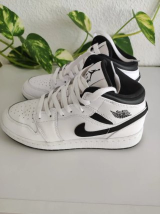 Nike Air Jordan 1 Mid Blancas Talla 37.5