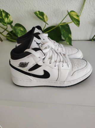 Nike Air Jordan 1 Mid Blancas Talla 37.5