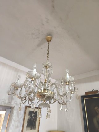Lámpara de araña de cristal dorada