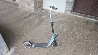 Patinete plegable Solo hay que apretarle el freno